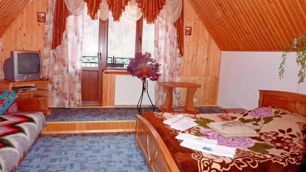 Sadyba Bilya Richky Jaremtsche Zimmer foto